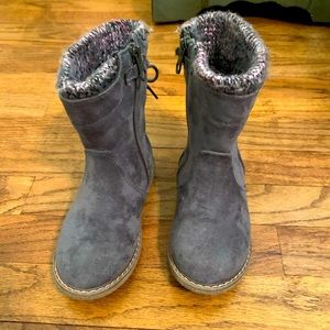 Just like new kids size 11 boot